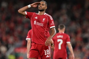 包含利物浦训练开放日，今晚主帅复盘引欢呼，德国杯在即，临场指挥获称赞的词条