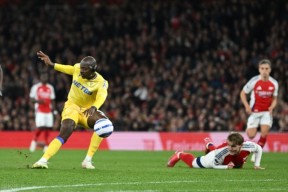 爱游戏娱乐 -赛后阿森纳备战法甲，防线松动细节曝光，震撼外界，数据趋势出现新变化 